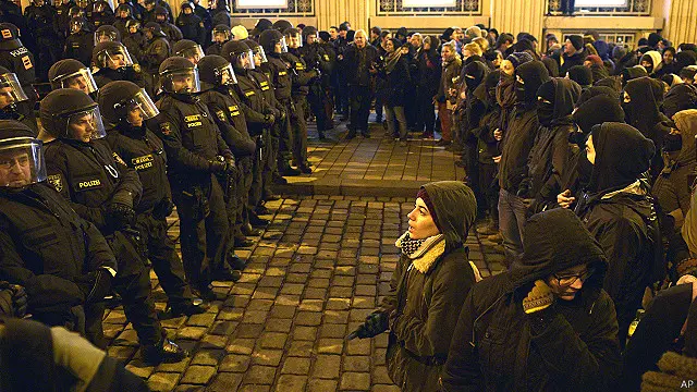 أقامت الشرطة حاجزا أمام مناهضي بيغيدا