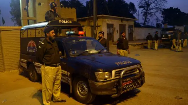 د کراچۍ زندان کې د اعدام پرمهال ګهيځ ټینګ امنیت نیول شوی و