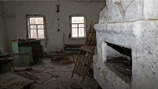 Всередині іноді поселяються дикі звірі. Тут холодно, але, принаймні, немає вітру й дощу. 