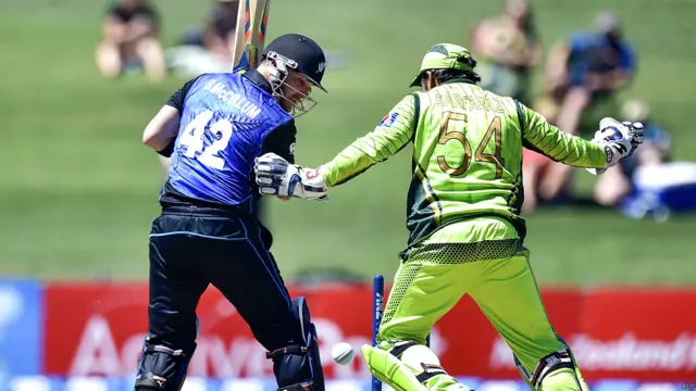 نیوزی لینڈ نے ٹاس جیت کر پہلے کھیلنے کا فیصلہ کیا اور مقررہ 50 اوورز میں کین ولیمسن اور راس ٹیلر کی جارحانہ بلے بازی کی بدولت پانچ وکٹوں کے نقصان پر 369 رنز بنا ڈالے۔