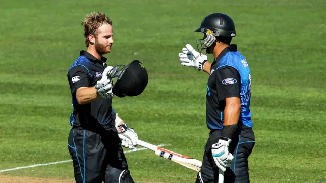 میزبان ٹیم کی جانب سے پہلے گپٹل اور ولیمسن کریز پر جم گئے اور 128 رنز کی شراکت قائم کی۔