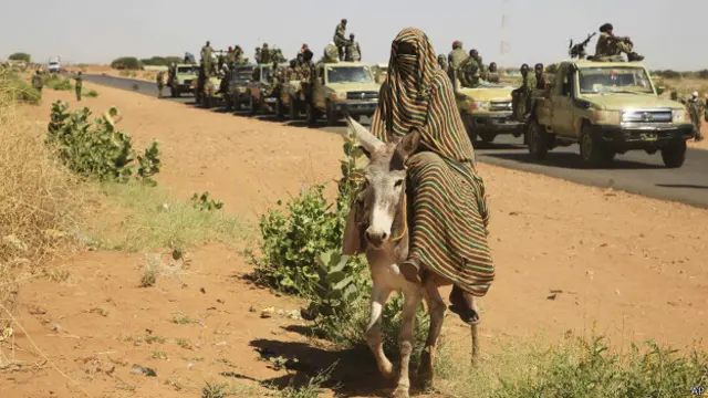 اعترفت الحكومة السودانية بأنها حشدت ميليشيات "قوات الدفاع الذاتي" بعد قيام المتمردين بهجماتهم