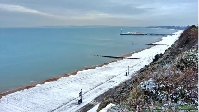 بورنمتھ میں ساحلِ سمندر برف سے ڈھک گیا۔
برف باری سے ملک کے اکثر علاقوں میں ذرائع آمدو رفت بھی متاثر ہوئے۔