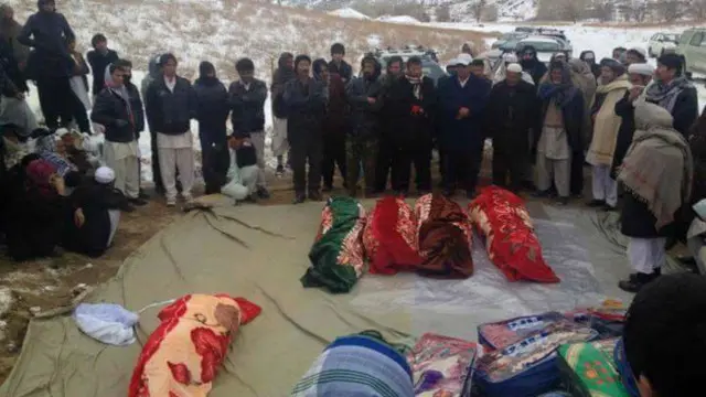  عکس از صفحه فسیبوکی "اعتراض علیه نا امنی‌های غزنی" 