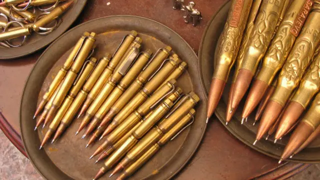 Навіть сувеніри в Сараєво нагадують патрони