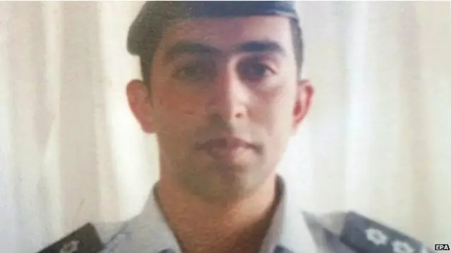 莫亚兹·卡萨斯贝赫去年年底在一次支援美国领导的反伊斯兰国军事行动中所驾驶F16战机坠机被俘。