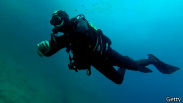 Bucear tiene un riesgo parecido al de correr una maratón.