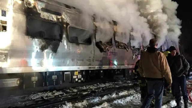 हादसे के बाद ट्रेन में लगी आग
