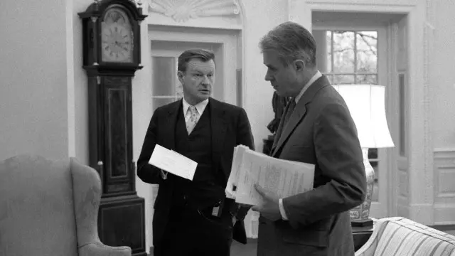 از راست :‌ سایروس ونس و زبیگنیو برژینسکی