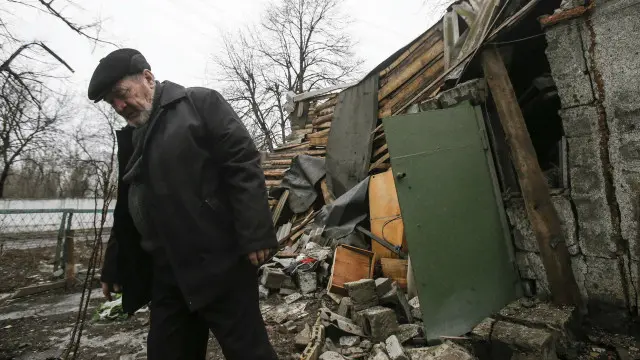 انسانی حقوق کی تنظیم ایمنیسٹی انٹرنیشنل کے مطابق دونتسک کے قصبے دیبالتسوا میں تقربیاً 7,000 افراد موجود ہیں