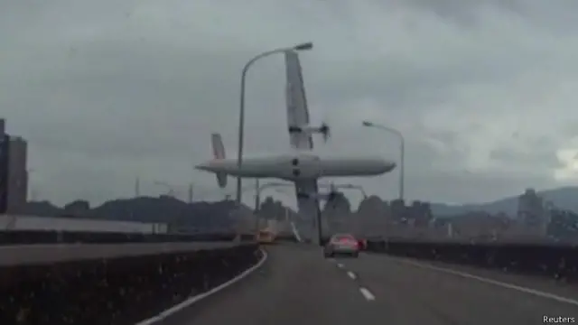 Hình ảnh vụ tai nạn máy bay gần Đài Bắc đã được camera ghi lại