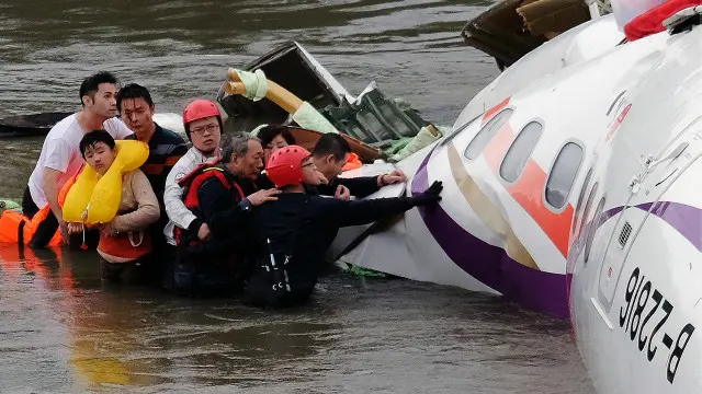 مسافروں میں سے 31 چینی سیاح ہیں