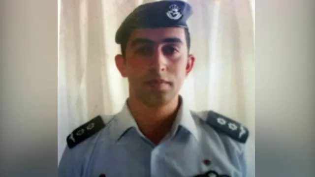 ''اسلامي دولت'' یوه وېډیو خپره کړه، چې اردنی پیلوټ معاذ الکساسبه یې ژوندی پکې سوځولی