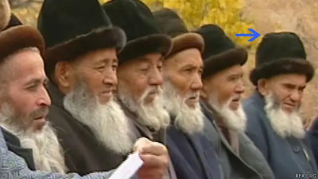 Аблимит Қори ўнгдан биринчи.