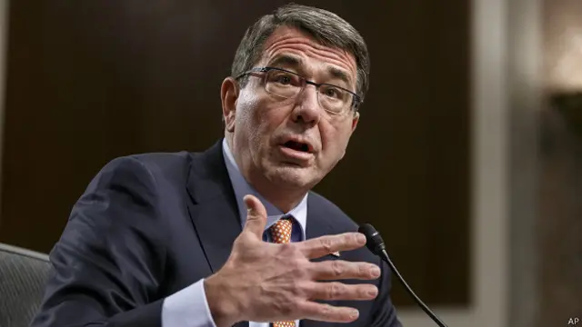 Эштон Картер на слушаниях в сенате