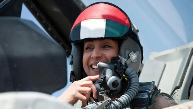 اماراتۍ پیلوټه مریم المنصوري