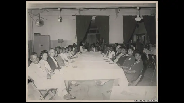 Rosa y Raymond Parks, probablmente en una reunión de NAACP, 1947. Rosa Parks Papers, Librería del Congreso, Washington DC.