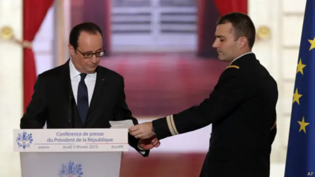 Франсуа Олланд під час прес-конференції