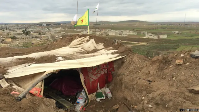 Miştenur tepesinde YPG ve YPJ'liler nöbete devam ediyor.
