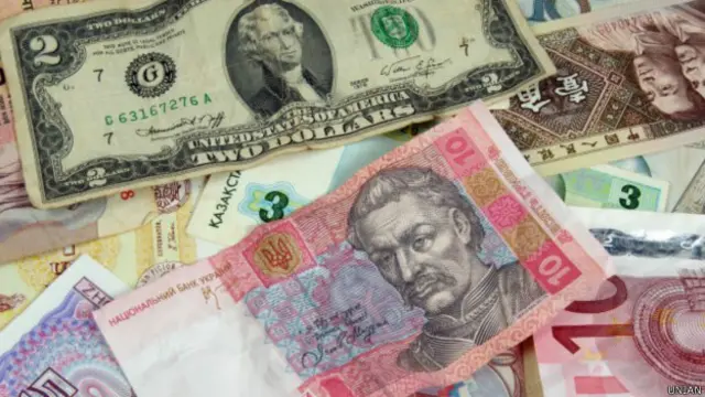 гривні, долари