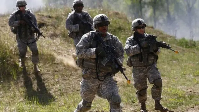 العند کے فوجی اڈے پر موجود امریکی فوجی القاعدہ کے خلاف لڑائی کے لیے یمنی جنگجوؤں کی تربیت میں مصروف تھے۔