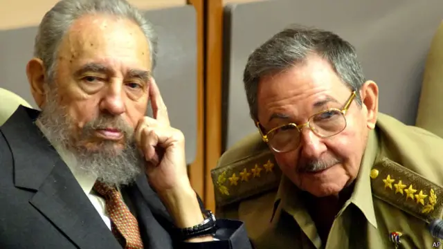 خو فیډل کاسټرو په ۲۰۰۶ کال د ناروغۍ له کبله له واکه لیرې شو، خو په ۲۰۰۸ کال یې په رسمي توګه د خپل تقاعد اعلان وکړ او واک یې کشر ۸۳ کلن ورور راول کاسټرو ته وسپاره.