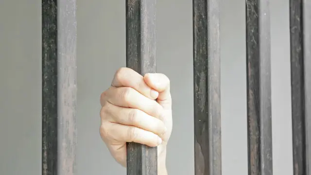 خاتون کو پتھر مار کر ہلاک کرنے کی سزا پر سماجی رابطوں کی ویب سائٹ پر خوب تنقید کی جا رہی ہے