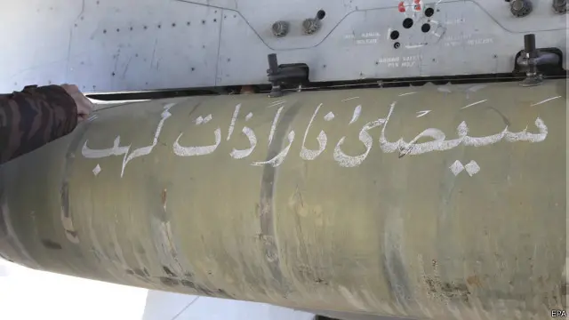 صاروخ كتب عليه أية قرآنية قبل تحميله على طائرة حربية أردنية. 