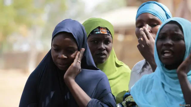 أهالي الفتيات المخطوفات ينتقدون إخفاق الحكومة النيجيرية في استعادة بناتهم من أيدي مسلحي "بوكو حرام."