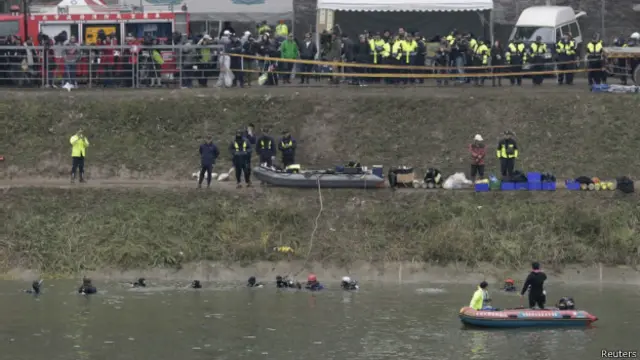 救灾人员将海空搜索范围扩大