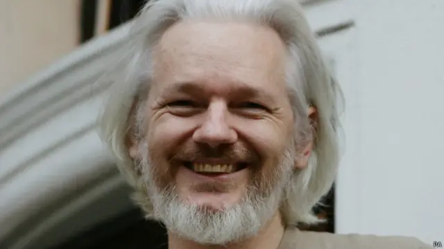 Джулиан Ассанж