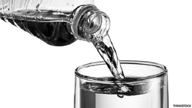 تناول المياه بصورة منتظمة يمكن أن يفيد في الوقاية من تجلط الأوردي العميقة