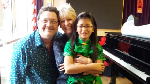 婉达表示,女儿六岁的时候开始学习中文。