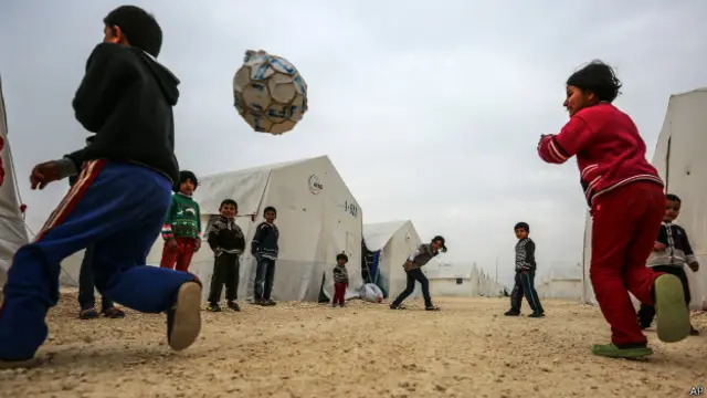 Crianças refugiadas (foto: AP)