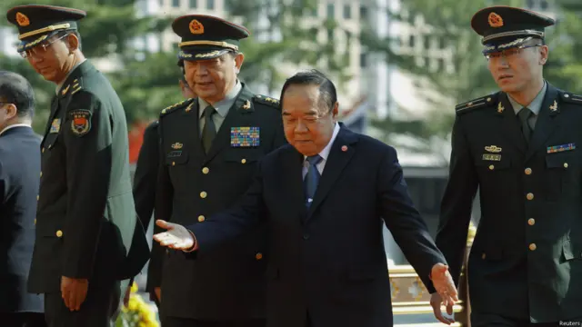 泰國國防部長巴維(右三)和中國國防部長常萬全(右二)