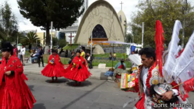 Los aymaras han extendido sus lazos comerciales con otros países, especialmente con China y con comerciantes provenientes de India y Arabia. 