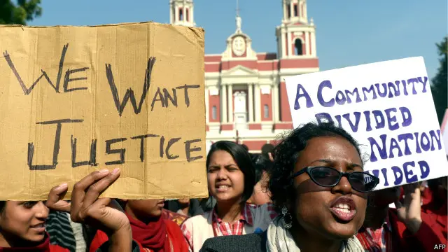 دہلی میں گرجا گھروں پر حملوں کے خلاف احتجاج کرنے والے افراد میں سے بعض کو گرفتار بھی کیا گیا