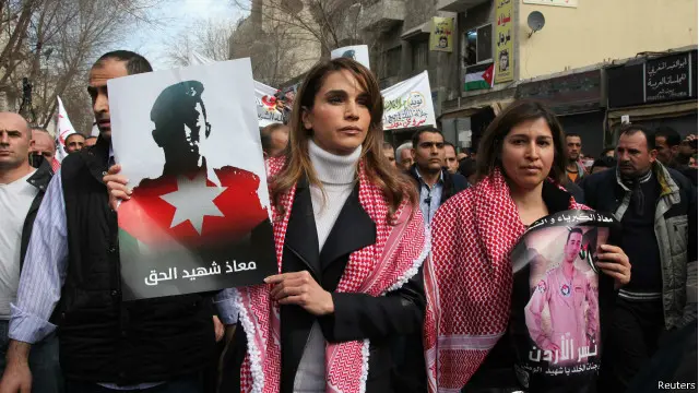 د اردن عمان او ګڼو نورو ښارونو کې د پیلوټ وژل کېدو په غبرګون کې خلک واټونو ته راووتل