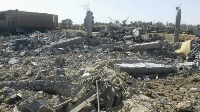 تشكو بعض جماعات حقوق الإنسان من تضرر المدنيين ومنازلهم من العمليات العسكرية والأمنية في شمال سيناء.