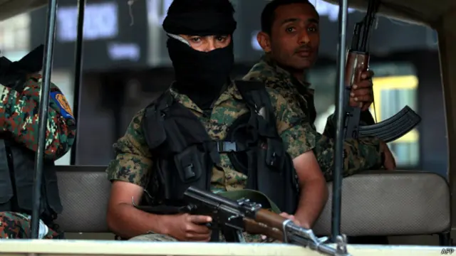 یمن میں شیعہ باغیوں نے جمعے کو ملک کی پارلیمان تحلیل کرنے کے بعد ایک عبوری کونسل تشکیل دینے کا اعلان کیا تھا