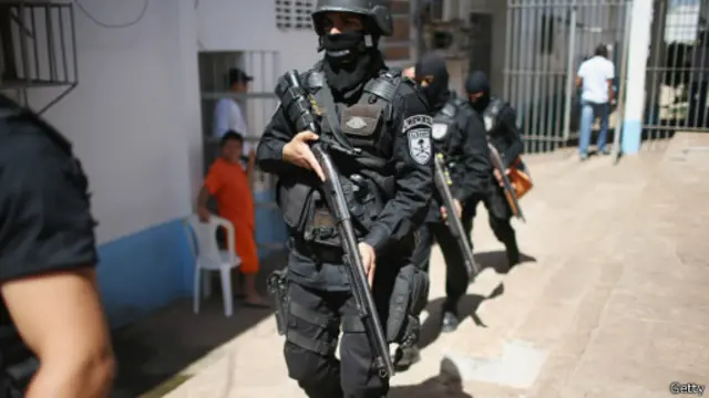 Bulan Januari 2015, dua bocah tewas akibat terjangan peluru nyasar di kota Rio de Janeiro, Brasil.