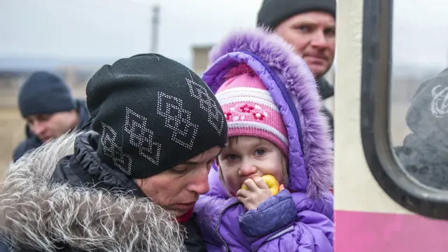 اب تک یوکرین کے تنازعے میں پانچ ہزار سے زائد افراد ہلاک ہو چکے ہیں جب کہ ہزاروں دوسرے بےگھر ہو گئے ہیں