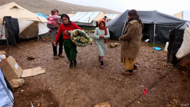 داعش پیروان آیین ایزدی را کافر می داند و تاکنون هزاران نفر از آنها را کشته و یا اسیر کرده است