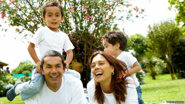 Una familia en un parque