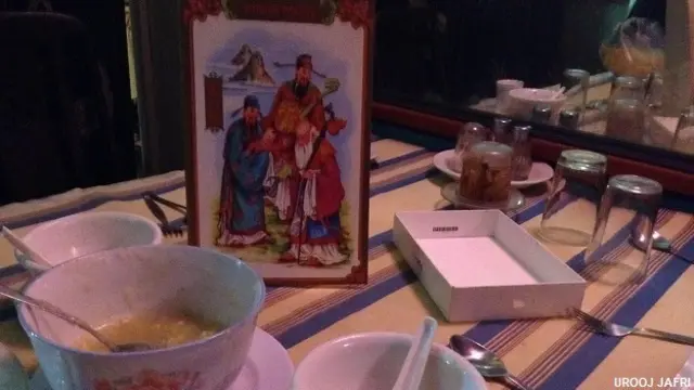 नौशेरा शहर में चीनी रेस्तरां ड्रैगन गार्डन