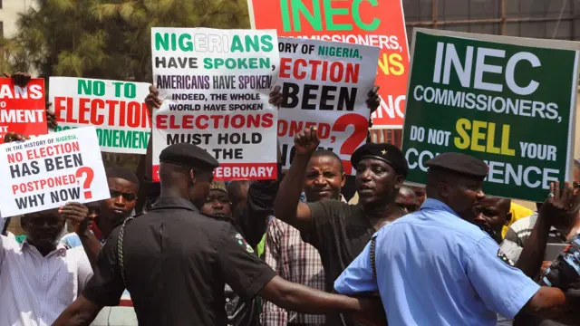 نائجیریا میں بی بی سی کے نامہ نگار کے مطابق حزب اختلاف انتخابات میں التوا کے حق میں نہیں ہے