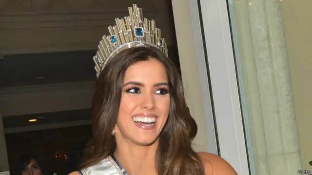 مس یونیورس کا تاج حاصل کرنے کے دوران مز ویگا نے کہا تھا کہ وہ کولمبیا میں امن کی خواہاں ہیں