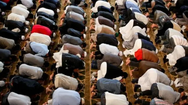 Masjid di kawasan Whitechapel London Timur salah satu yang mengikuti program