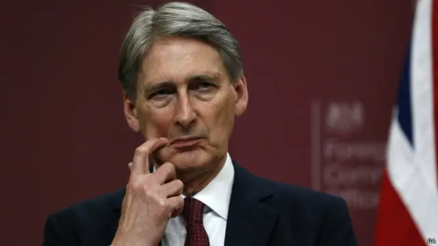 فیلیپ هموند گفت که اتحادیه اروپا " نمی تواند پذیرای میلیون ها پناهجویی باشد که از کشورهای آفریقایی می آیند"