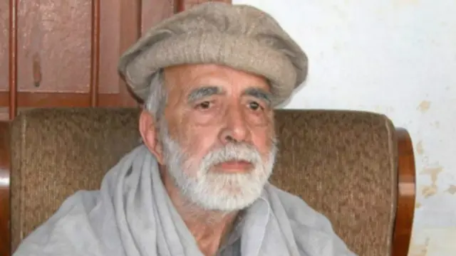 دوست محمد کامل مومند، سید راحت زاخيلي، سید رسول رسا، ماسټر عبدالکریم، حمزه شینواری، خلیق، سمندر خان سمندر، اجمل خټک، غني خان، قاضي الله عطاء الله خان او ځينې نور هغه نومونه دي، چې د دغه وخت پښتو ادب لپاره یې ستر خدمتونه کړي.